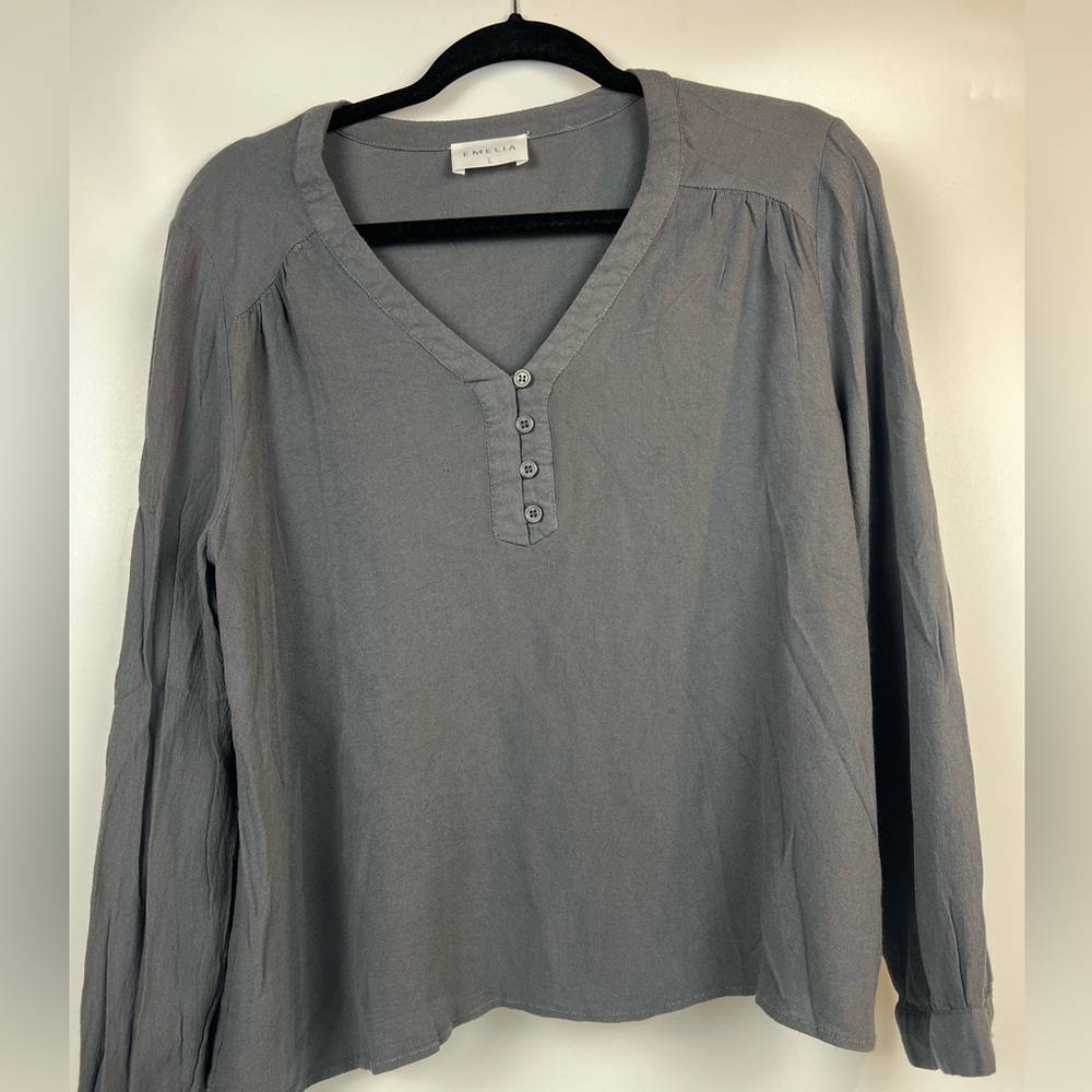 Emelia gray blouse. Size L. Fits like M. GUC.